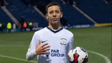 Felipinho, la joya que nació en Brasil, la rompe en Inglaterra y podría jugar para Argentina