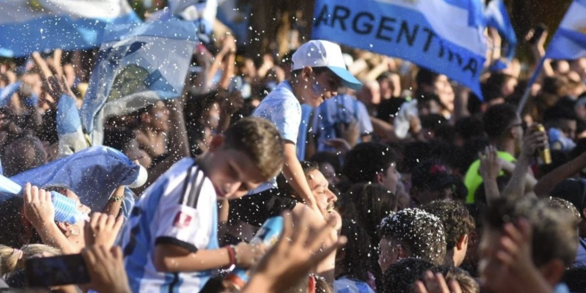 Las calles de Argentina se llenaron este martes, tras el triunfo de la Selección Argentina que lo llevó a la Final del Mundial Qatar 2022.-