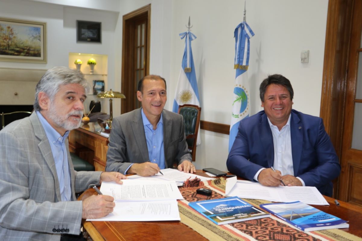 Daniel Filmus visitó Neuquén y firmó un convenio con el Municipio y Provincia. Foto: Gentileza