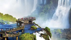 Verano 2023: cuánto cuesta ir de vacaciones a  Cataratas del Iguazú, Bariloche y Mar del Plata
