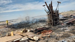 Un voraz incendio destruyó una empresa en el Parque Industrial de Neuquén