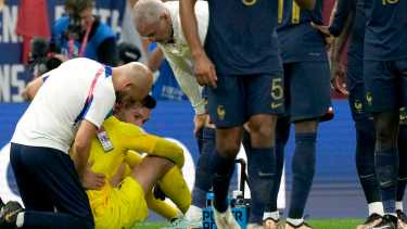 El duro golpe que recibió la selección francesa tras la derrota frente a Argentina, suspendió los recibimientos en París. Foto AP/Frank Augstein.