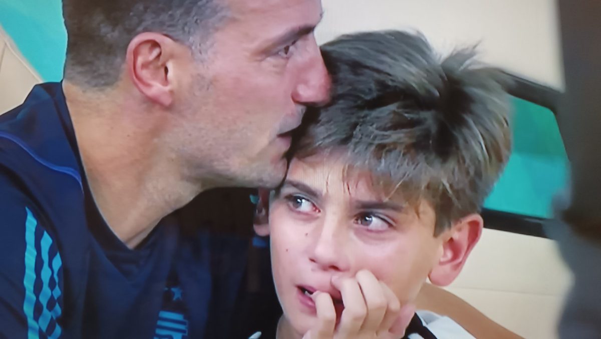 Lionel Scaloni celebró con su hijo Ian, entre lágrimas y profundamente conmovidos.-