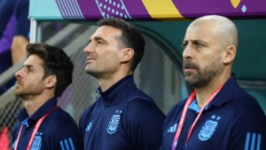 Scaloni, Aimar y Samuel: la historia impensada de un cuerpo técnico que también hizo campeón a Pekerman