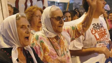 La Asociación Madres de Plaza de Mayo filial Neuquén y Alto Valle marcharán esta tarde (Archivo Gentileza).- 