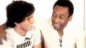 La carta de Pelé a Maradona tras la muerte del Diez: «Espero que podamos jugar juntos en el cielo»