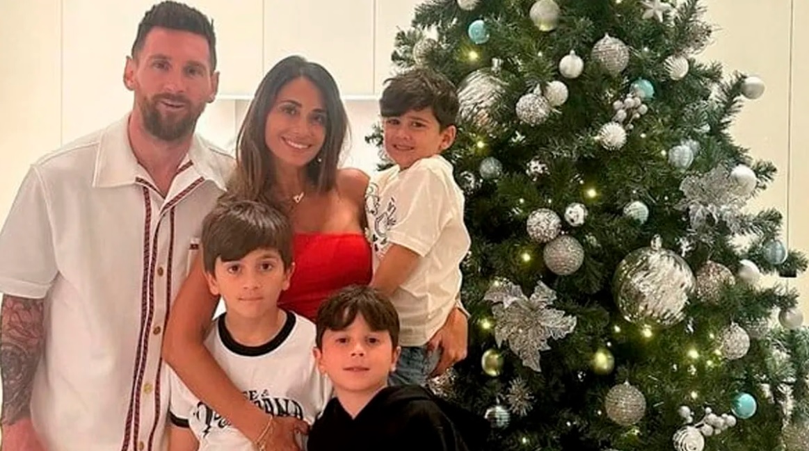Antonela Roccuzzo y Lionel Messi acostumbran a ser muy divertidos durante las fiestas de fin de año, y lo comparten en redes.-
