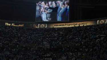 Diego Armando Maradona y los campeones del Mundo fallecidos en los últimos cuatro años fueron homenajeados. (AP Photo/Hassan Ammar)