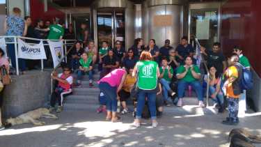 Desde el miércoles los trabajadores municipales de Regina matienen una retención de servicios.