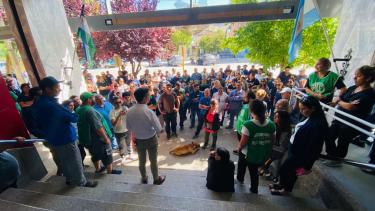 Carricavur se reunió con trabajadores y anunció que hoy se completará el pago de sueldos. (Foto gentileza)