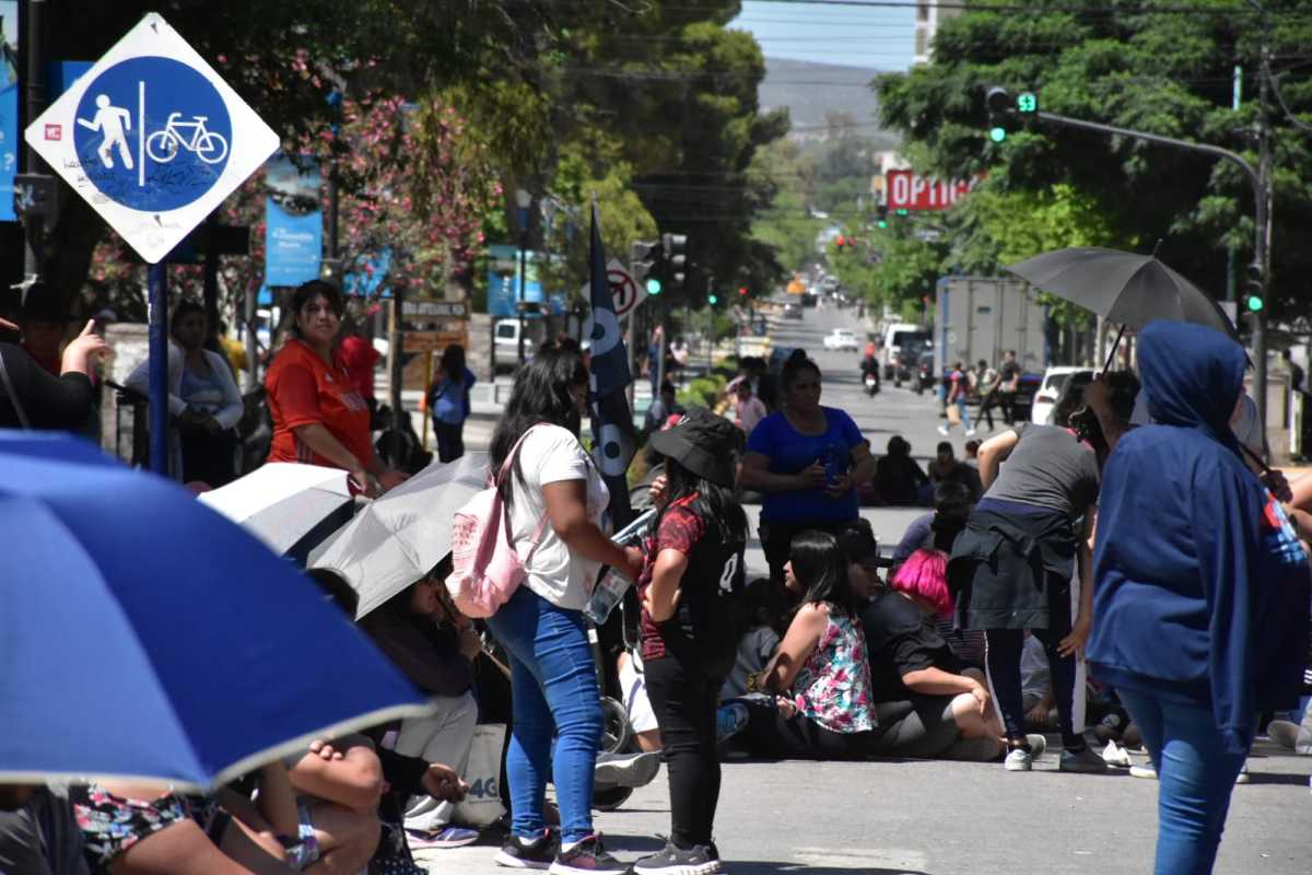 Las organizaciones acampan sobre Avenida Argentina entre Gral José de San Martín y Belgrano. Foto: Archivo. 
