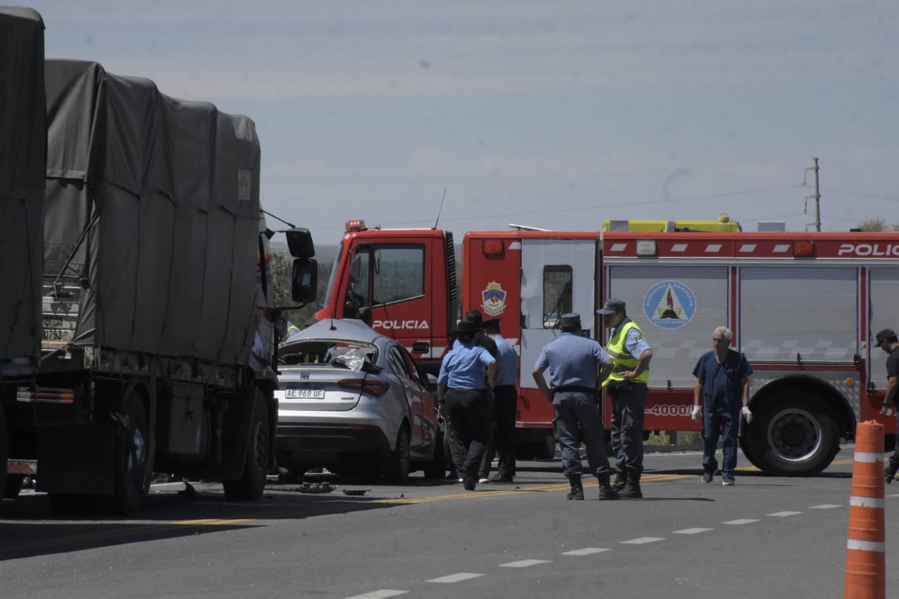 Choque fatal en uno de los derivadores de la Ruta 7 en Neuquén: hay dos ...