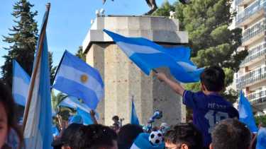 Algunas calles aledañas al monumento a San Martín estarán cortadas después del partido de Argentina (Fotos: Yamil Regules)