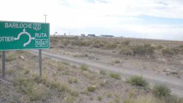 La Ruta 67, a la vera de esta vía que sale desde Autovía y llega a Mari Menuco, estarán las 1000 hectáreas industriales de Neuquén Capital. Foto Yamil Regules