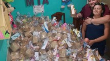 Imagen de Navidad solidaria: una familia de Centenario regalará mil pan dulces a quien más lo necesite