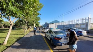 Dos heridos de arma blanca y varios demorados, el saldo de una pelea de jóvenes en el bajo de  Neuquén