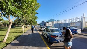 Dos heridos de arma blanca y varios demorados, el saldo de una pelea de jóvenes en el bajo de  Neuquén