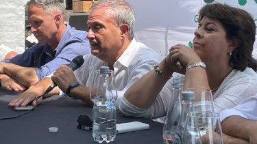 el intendente Pedro Pesatti encabezó la apertura de temporada en El Cóndor y Viedma. 