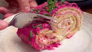 Pionono con cobertura a base de remolacha para estas Fiestas