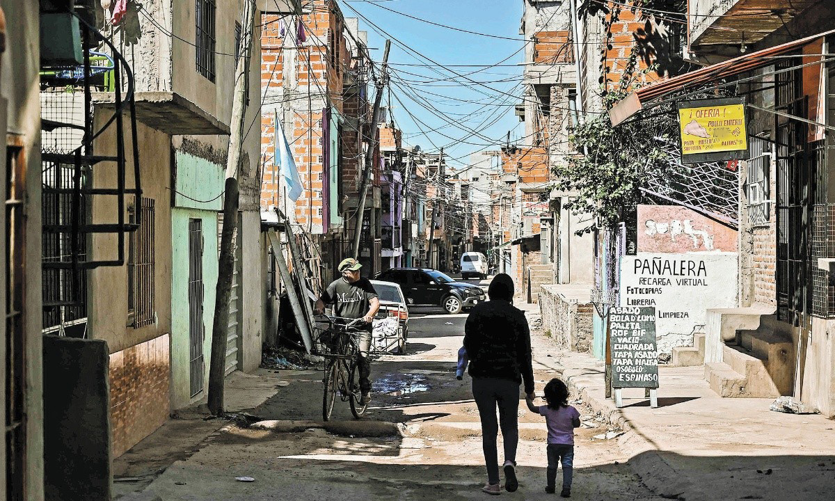 Canasta básica: una familia necesitó en diciembre $500 mil para no ser pobre, según el Indec