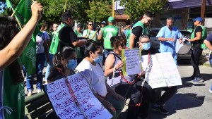 Piden la reincorporación de trabajadores despedidos del hospital de Regina