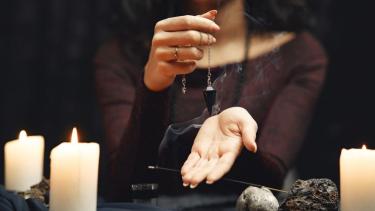 Las "brujas argentinas" se autoconvocaron en redes sociales para hacer su aporte energético a favor de la Selección Argentina.-