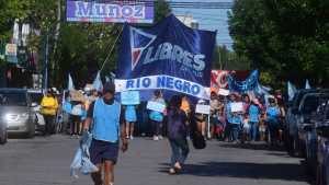 Marcharon en las calles de Roca en contra del «ajuste del gobierno Nacional»