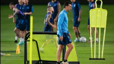 Lionel Scaloni es el entrenador de la selección nacional. 