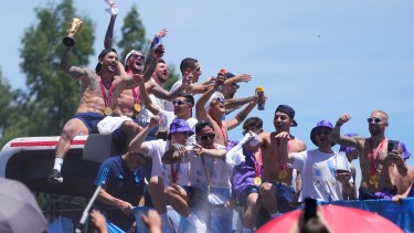 El colectivo de la Selección y un festejo para la eternidad. (Foto: AP)