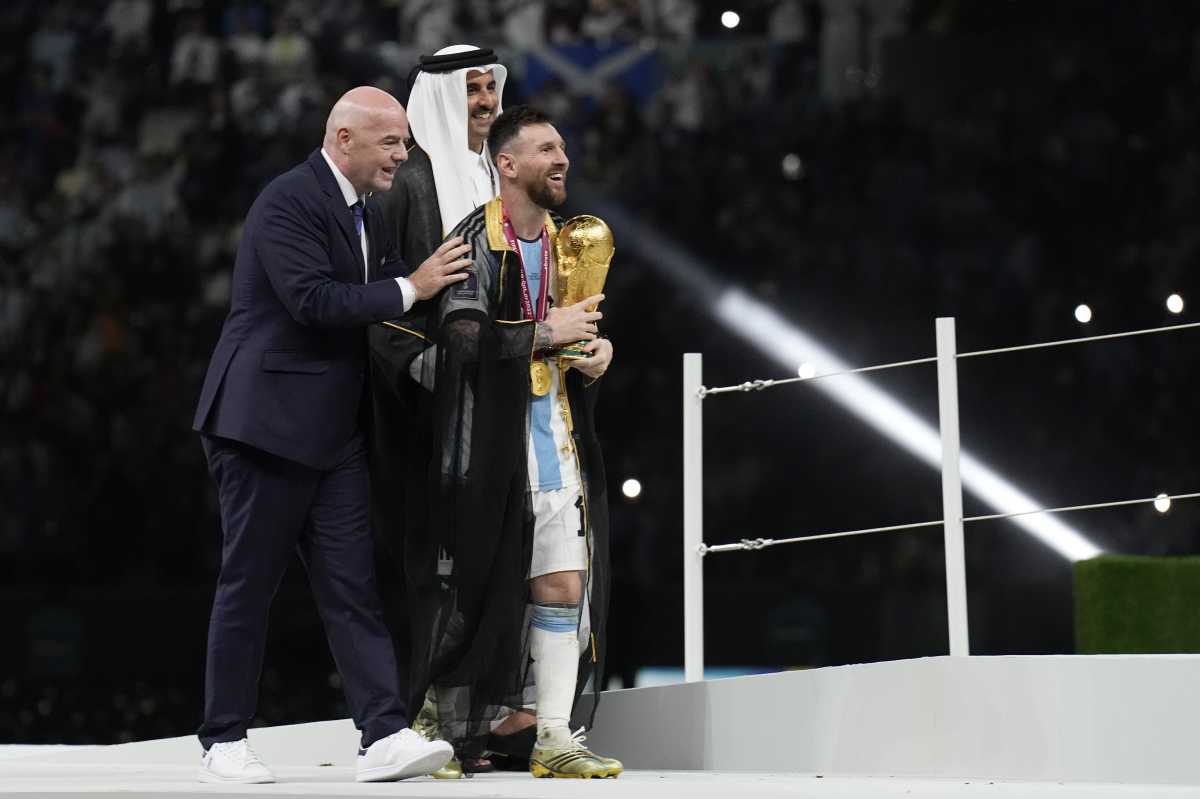 El emir de Qatar semanas atrás le entregó la Copa del Mundo a Messi. Hoy descansa en la cordillera. Archivo