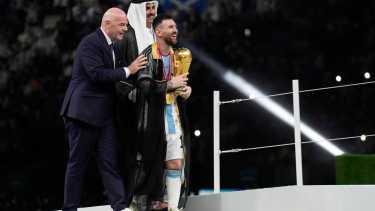 El emir de Qatar semanas atrás le entregó la Copa del Mundo a Messi. Hoy descansa en la cordillera. Archivo