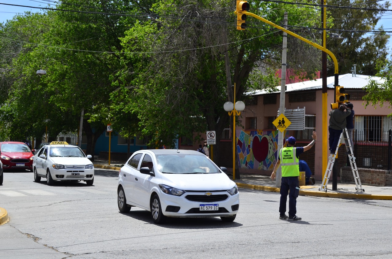 En 2023 se analizará la instalación de cámaras para detectar infracciónes en los cruces semaforizados de Regina. (Foto Néstor Salas)