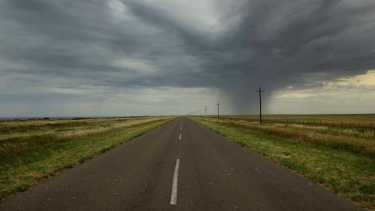 Salió a seguir la tormenta en el Camino de la Costa para hacer fotos y mirá qué belleza lo que encontró…