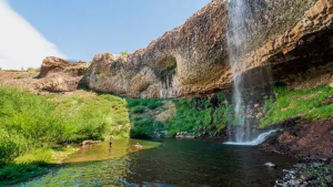 Las Tapaderas, la cascada escondida en el norte neuquino: un chapuzón en el paraíso