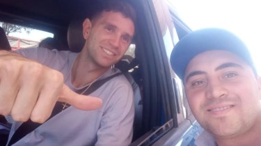 «¡Me dio la mano con la que atajó los penales!» El Dibu Martínez paró a cargar nafta en un pueblo de 400 habitantes