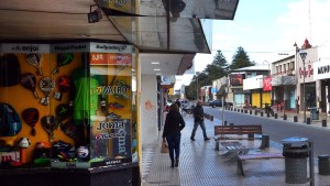 Piden «responsabilidad de los gobernantes» para evitar que sigan «desapareciendo» comercios en Viedma