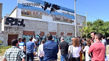 El Mural se encuentra frente a la Terminal de ómnibus de Viedma.
Foto: Marcelo Ochoa