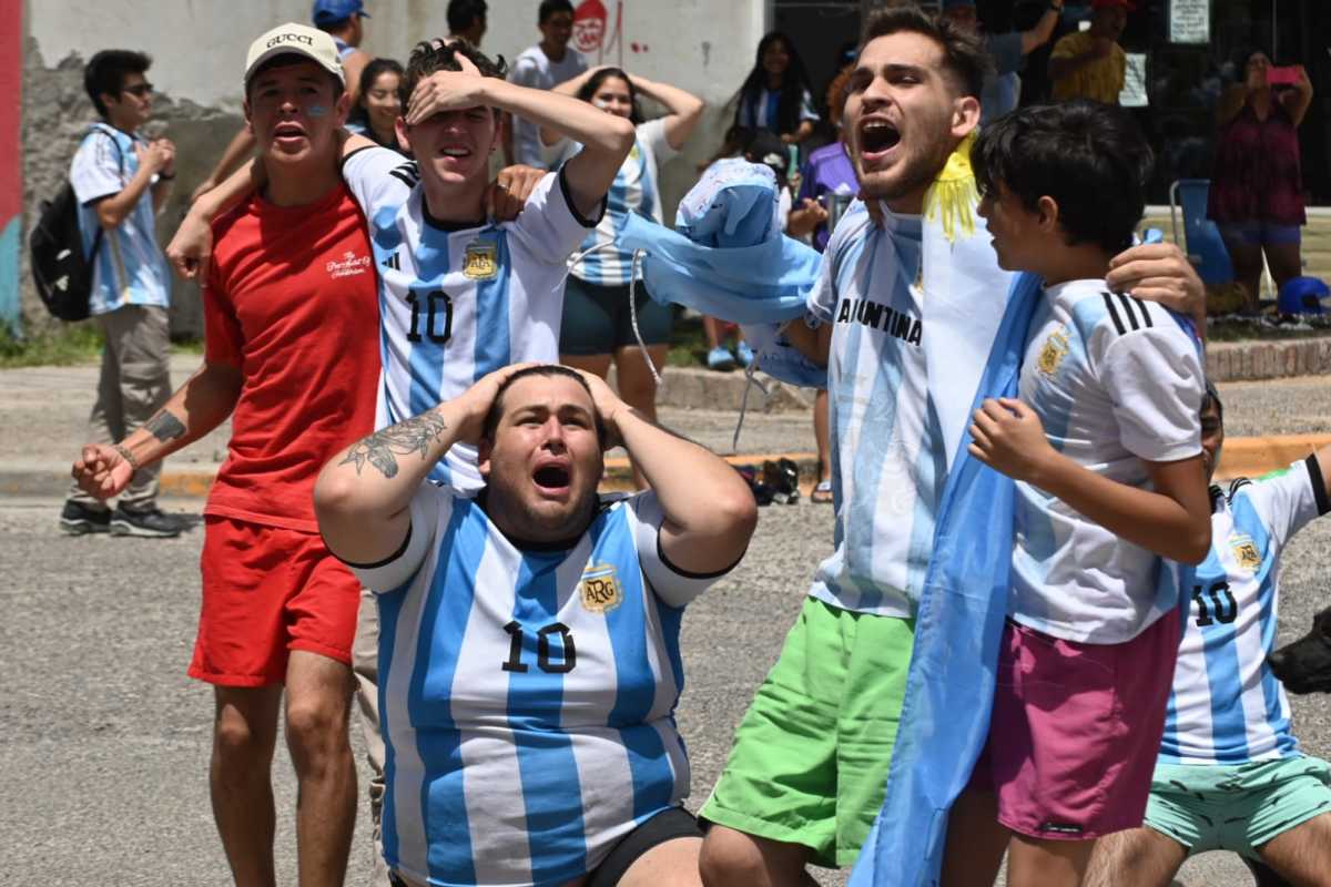 Así celebraron el gol argentino los vecinos de Viedma. 