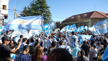 La municipalidad de Zapala dispuso una pantalla gigante para vivir la final de Argentina-Francia. Foto: https://www.zapala.gob.ar/