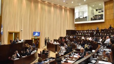 Estará vallada toda la cuadra frente a la Legislatura. Foto (Archivo) 