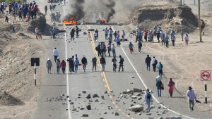Presidenta peruana pidió perdón por los muertos en las protestas, pero aseguró que no va a renunciar