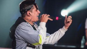 Video: el desgarrador relato de un reconocido rapero que volcó en Río Negro y se salvó