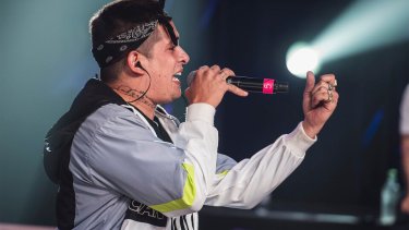 Video: el desgarrador relato de un reconocido rapero que volcó en Río Negro y se salvó