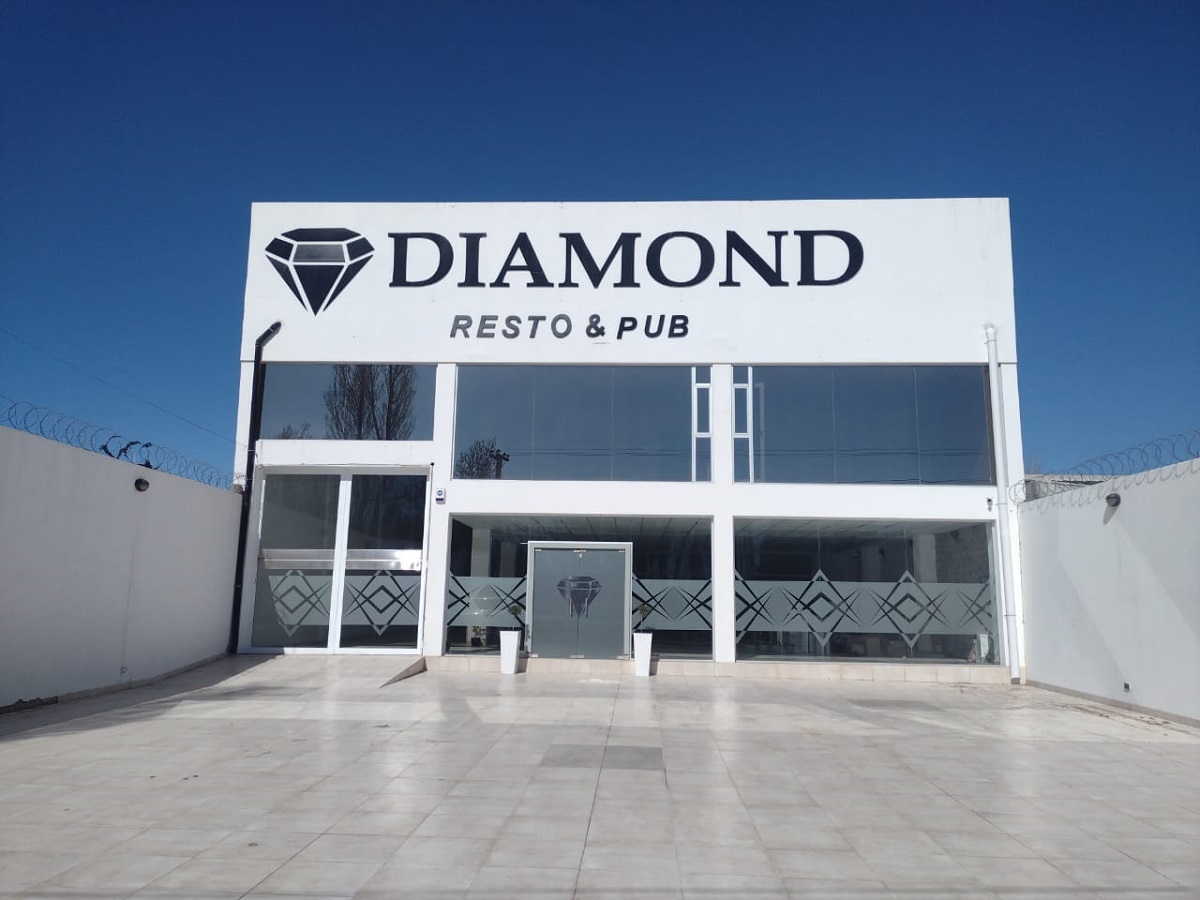 El boliche Diamond de Plottier cerrará sus puertas. Foto: Facebook. 