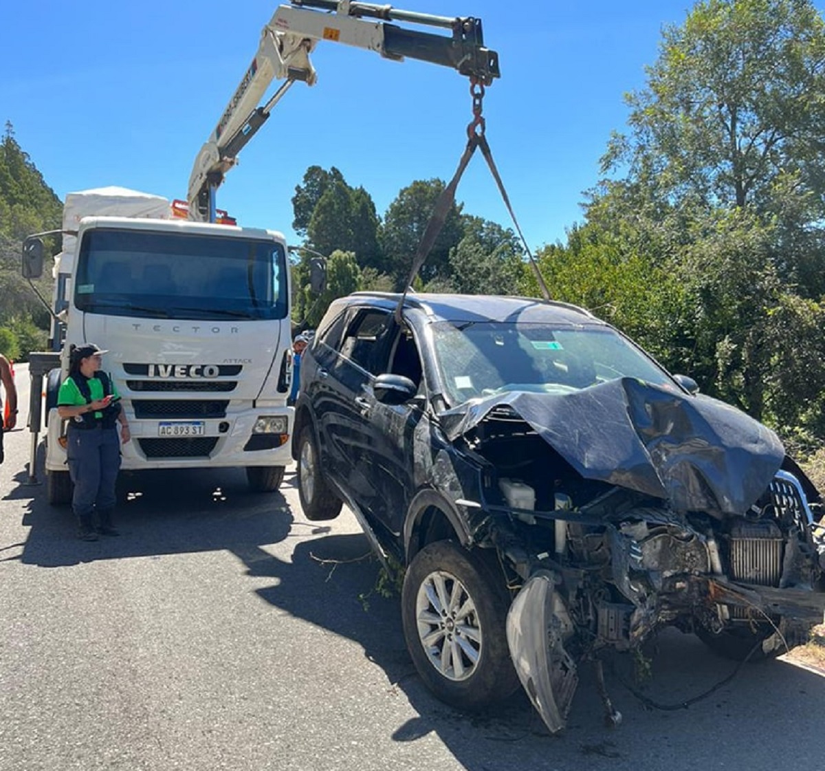 La familia chilena viajaba en una camioneta Kia Sorento cuando desbarrancó. Foto: https://www.facebook.com/fmdellagoradio