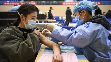 En China no para de crecer el número de muertos por coronavirus y hay temor por un rebrote. Foto Télam.
