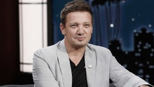 Video: así está el actor Jeremy Renner después de su grave accidente