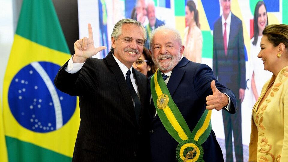 Sur. La moneda común en la que comienzan a trabajar los gobiernos de Alberto Fernández y Lula Da Silva. . 
