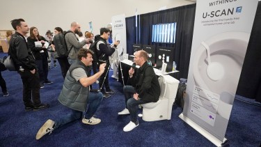 El U-Scan, que permitirá a los usuarios realizar análisis de orina directamente en su casa, con un dispositivo que va al inodoro.