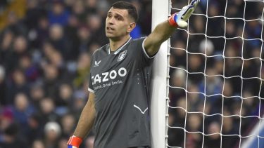 Dibu Martínez habló sobre el perro que adquirió para proteger su casa. (Foto: AP)